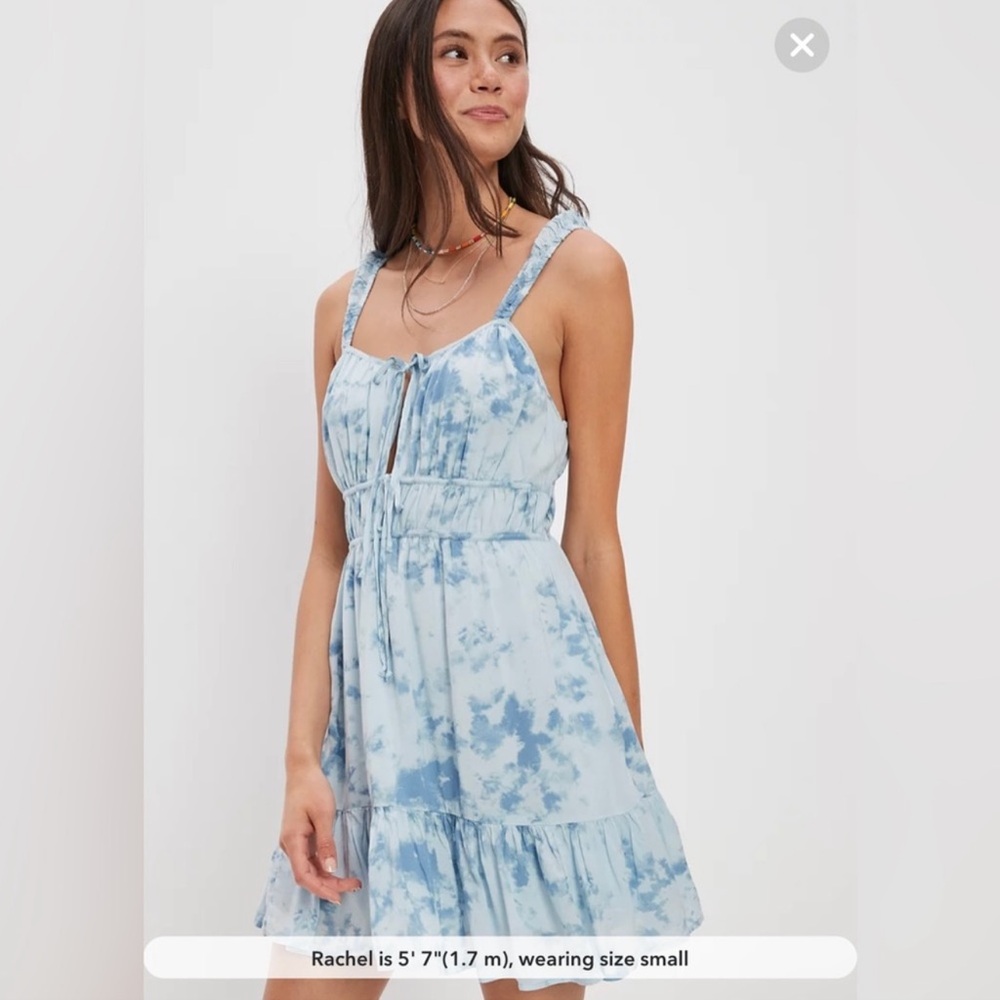 AE Light Blue tie dye, Tie front spaghetti strap dress with pockets. Size XL.